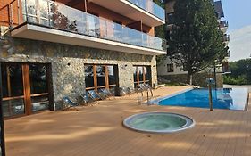 Green Park Resort A8 - Apartament Waloński - z dostępem do basenu, sauny, jacuzzi, siłowni - Widok z 3 stron budynku